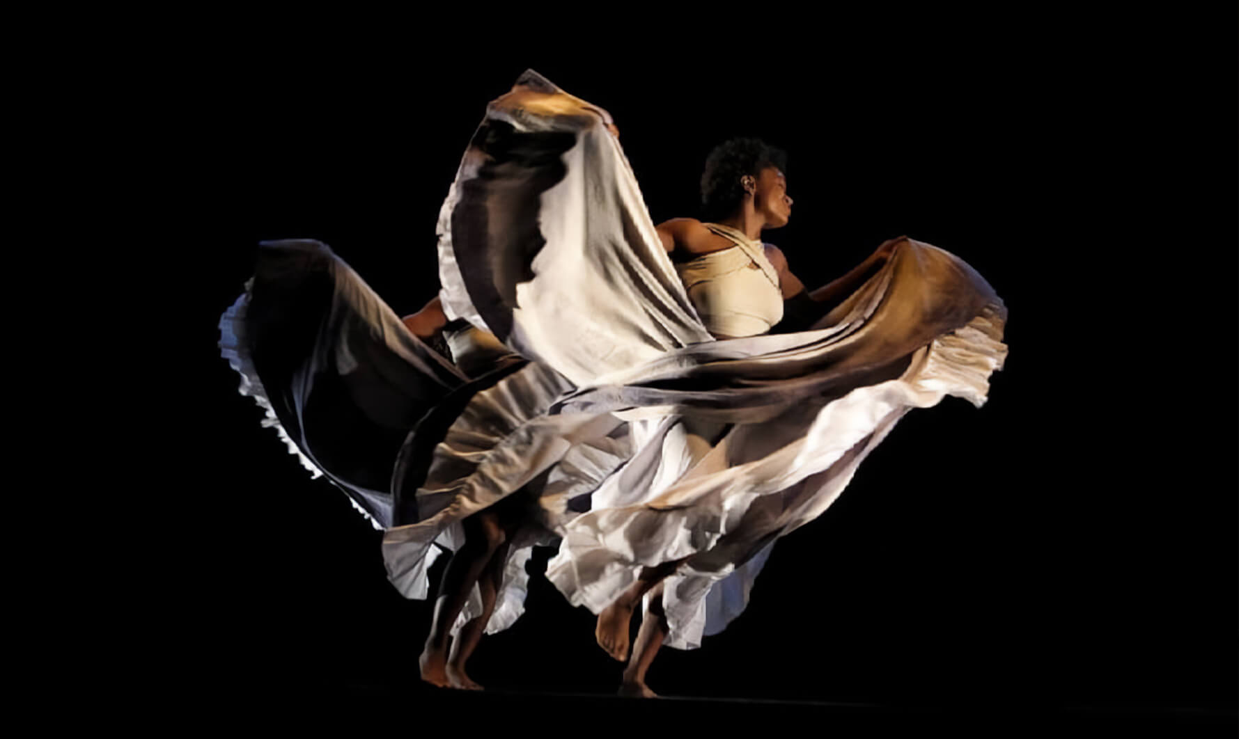 Bienal Internacional de Danza de Cali. Wangari Danza Afrocontemporánea - 'La Verdad Negada' Directora: Yndira Pera Cuesta. Producción del Teatro Mayor Julio Mario Santo Domingo.