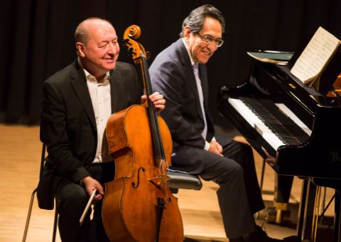 Florian Kitt, violonchelo, Austria, y Carlos Rivera, piano, Perú